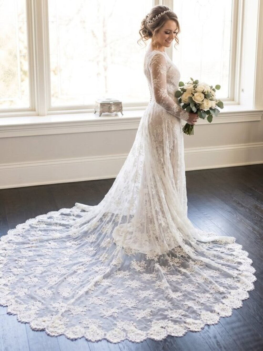 Vintage 1950s Long Lace Bridal jacket with Scalloped Train - White